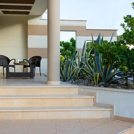 Luminous Villa Nea Iraklitsa