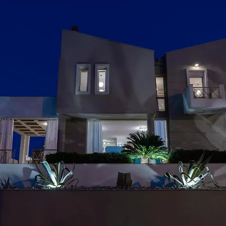 Luminous Villa Nea Iraklitsa